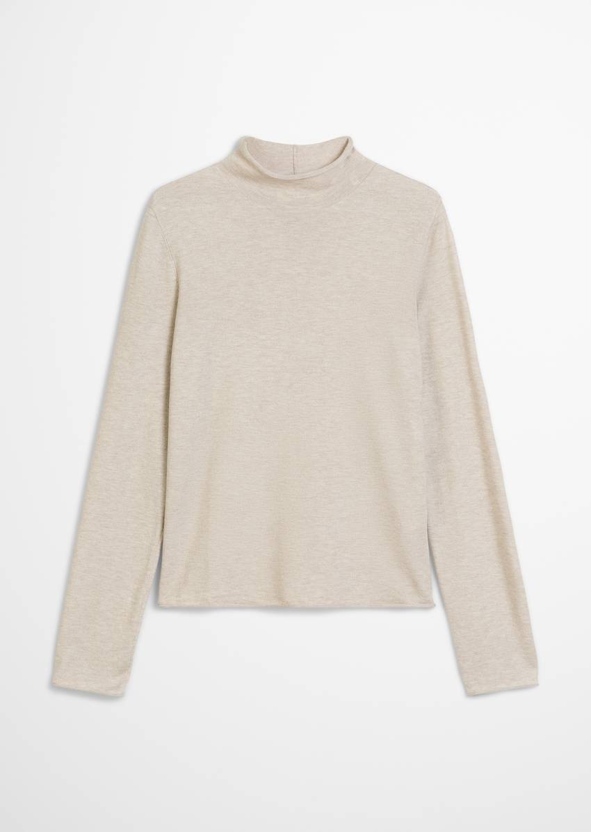 Turtleneck sweater slim made from a fine virgin wool/viscose blend