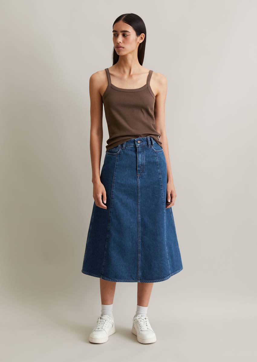 Cropped strap top made from ribbed organic cotton