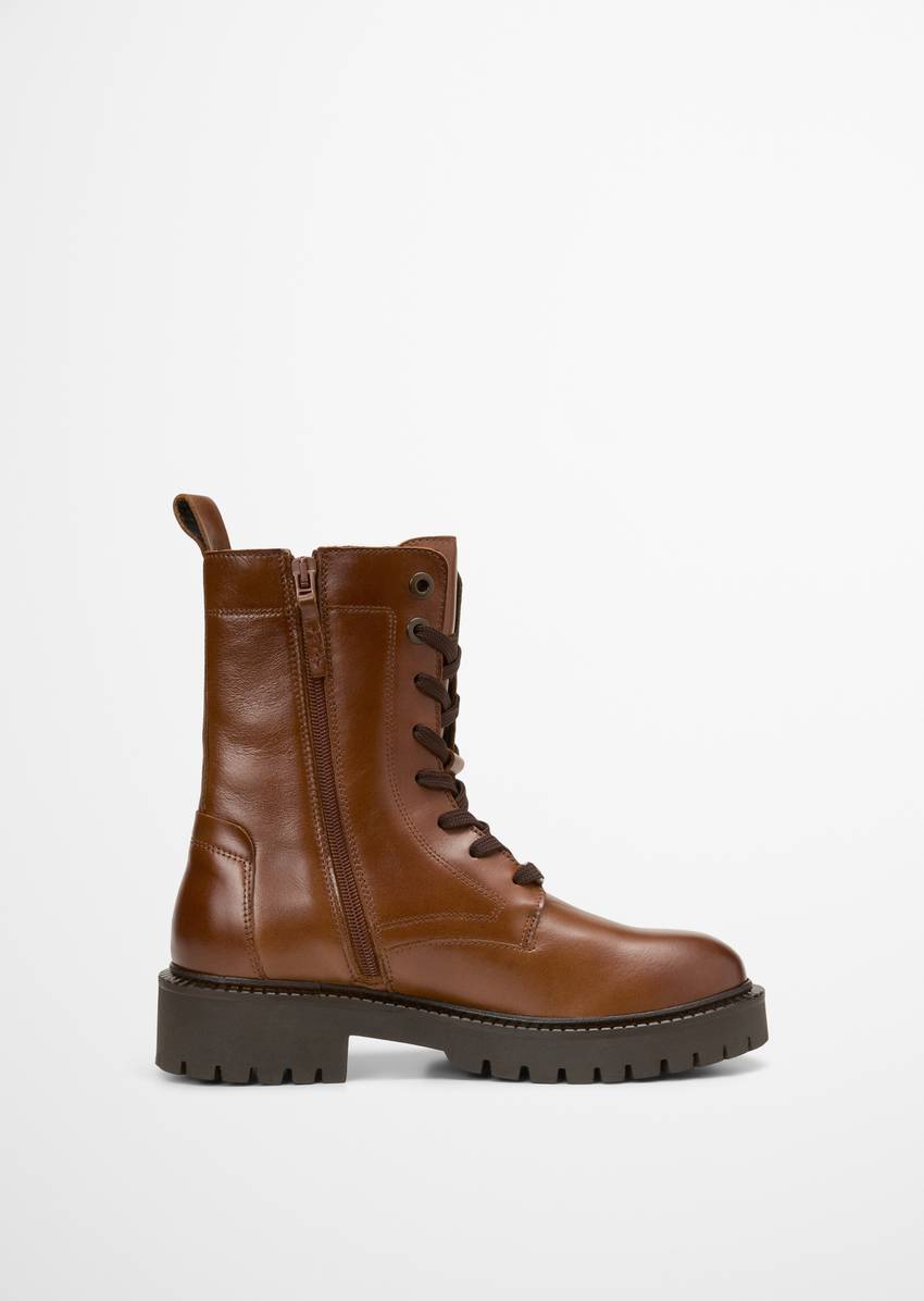 Lace-up boots with inside zipper