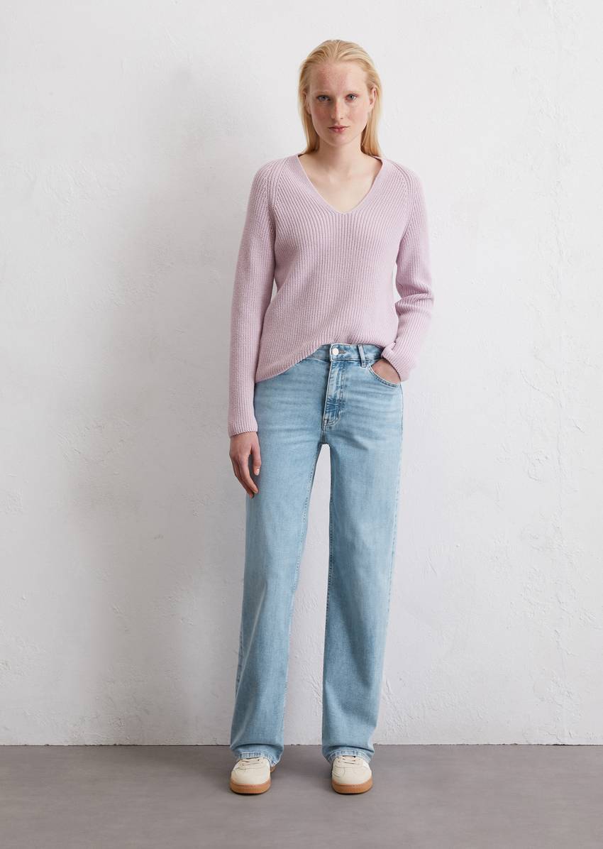 V-neck knitted sweater slim made from soft cotton yarn