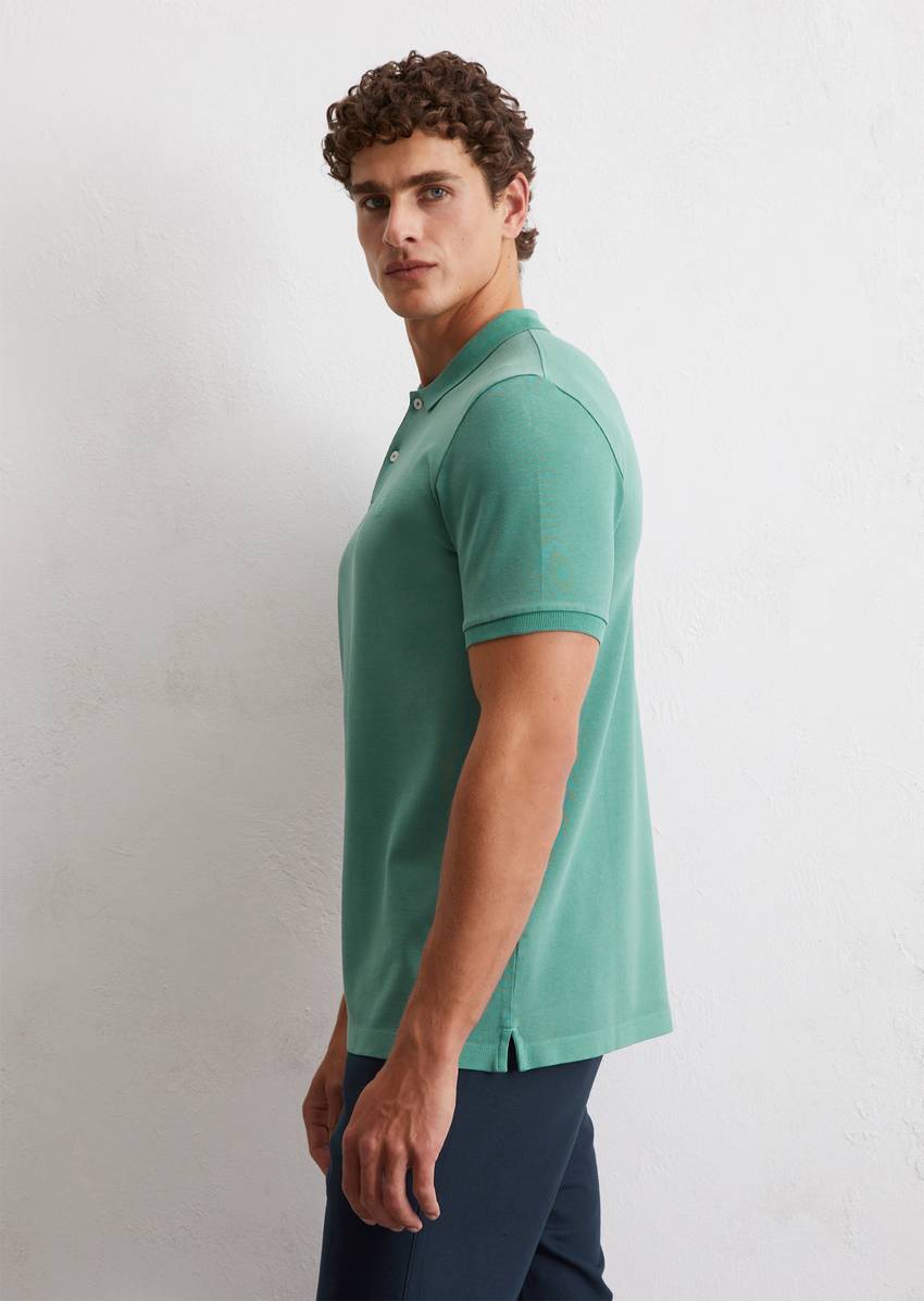 Piqué shaped polo shirt made of organic stretch cotton fabric
