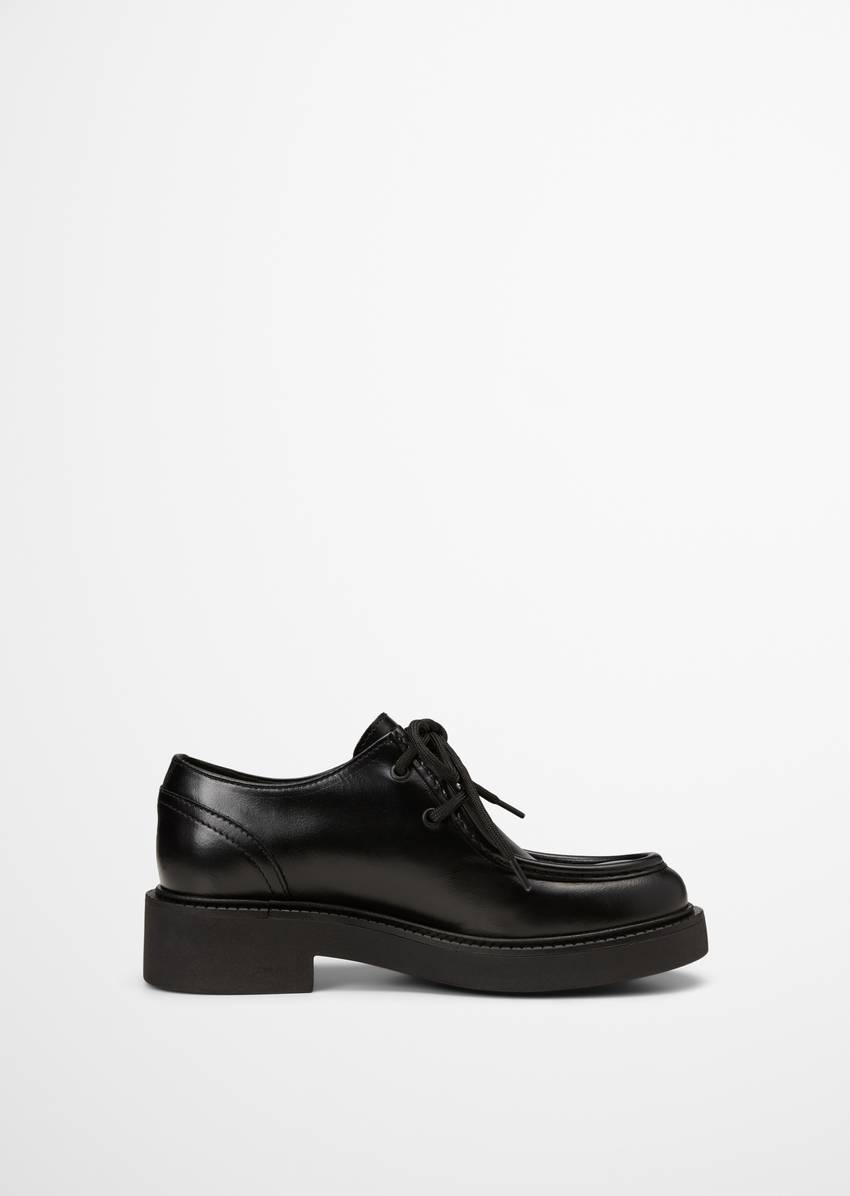 Derby lace-up made from fine calfskin