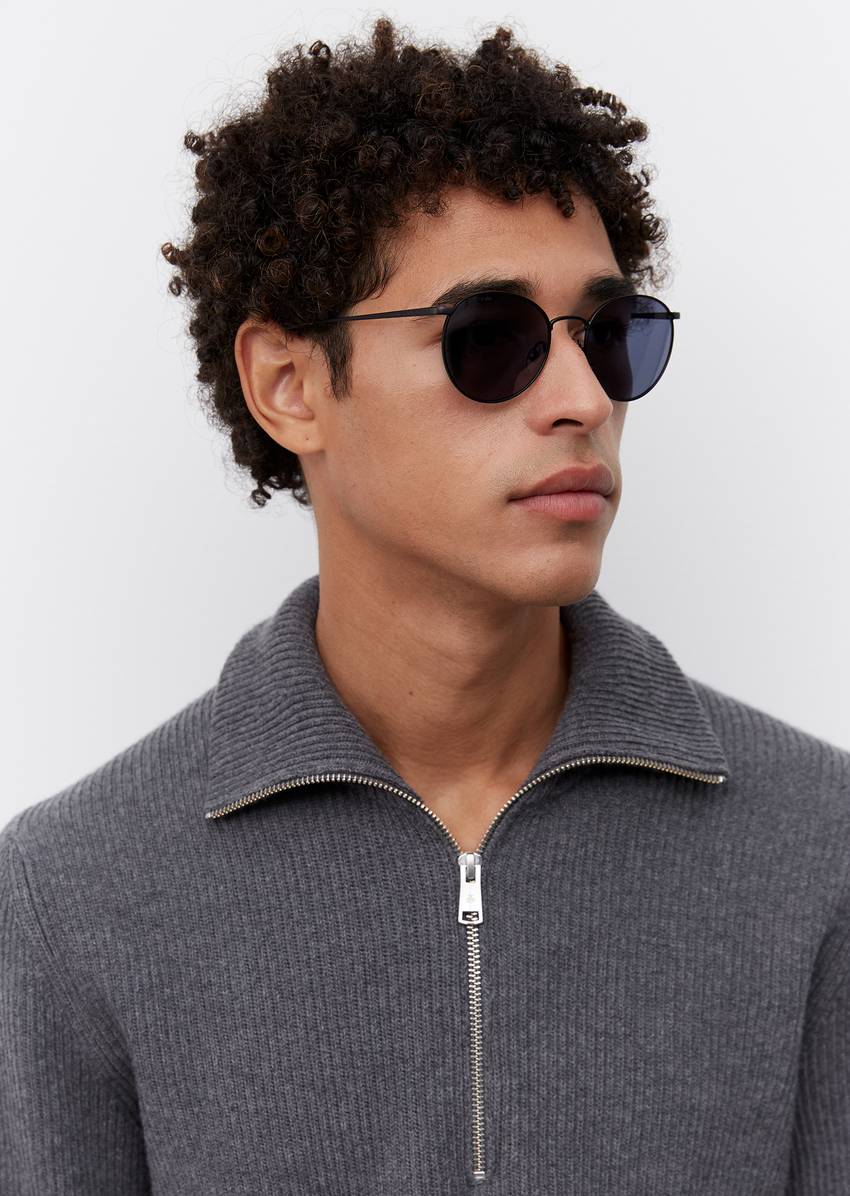 Unisex sunglasses with filigree metal frames