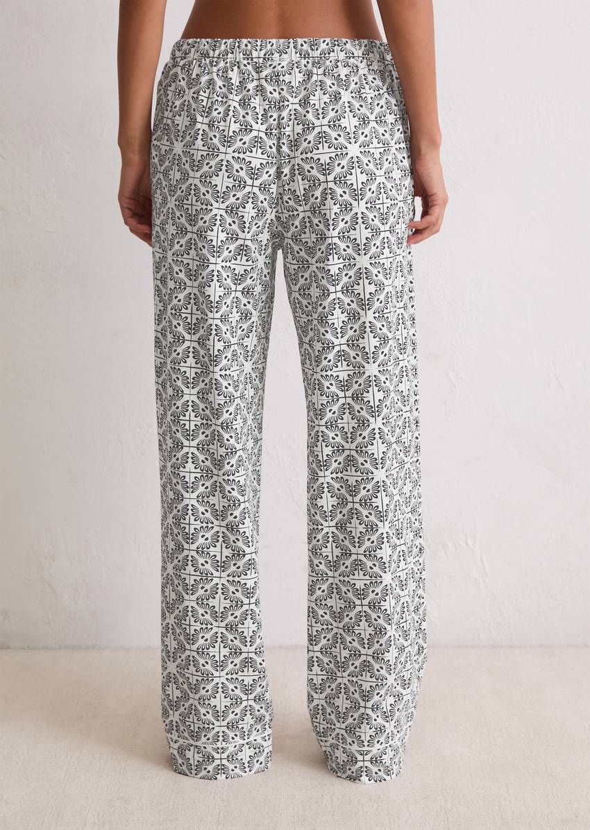 Lounge pants made from pure organic cotton