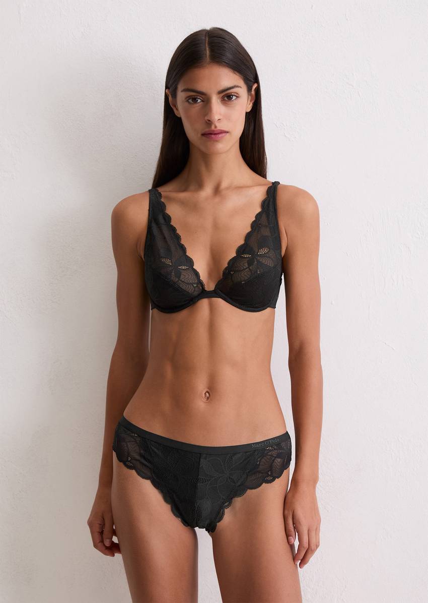 Underwired bra with underwire and lace