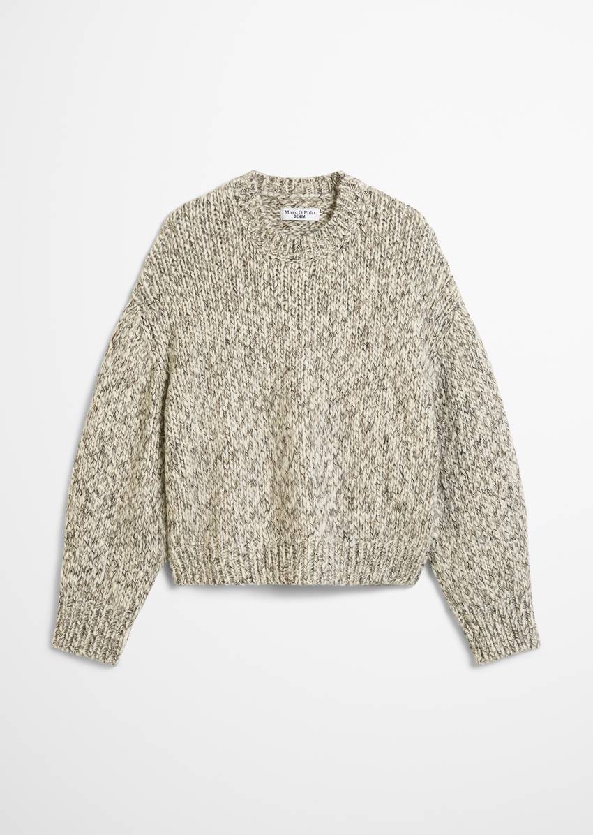 Relaxed chunky knit sweater made from a virgin wool/alpaca wool mix
