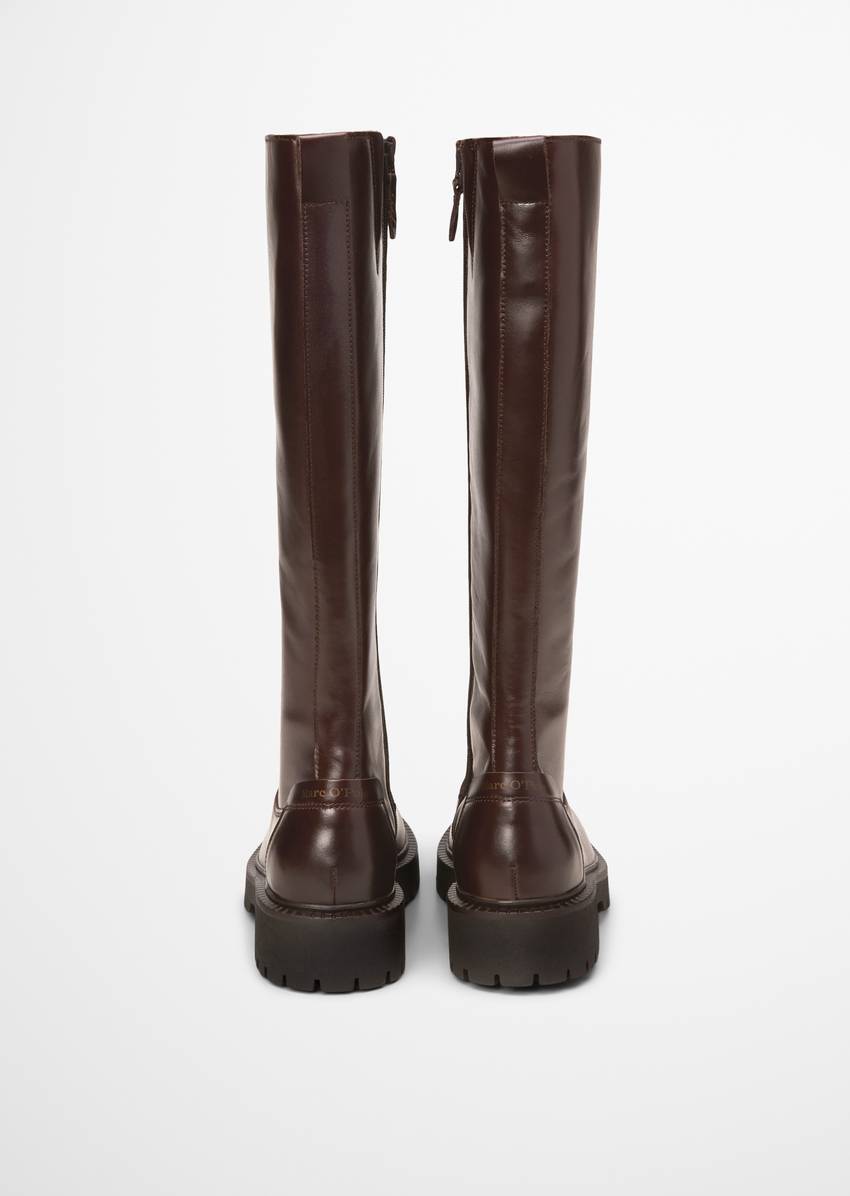 Long-shaft boots model Phia with a strong profile