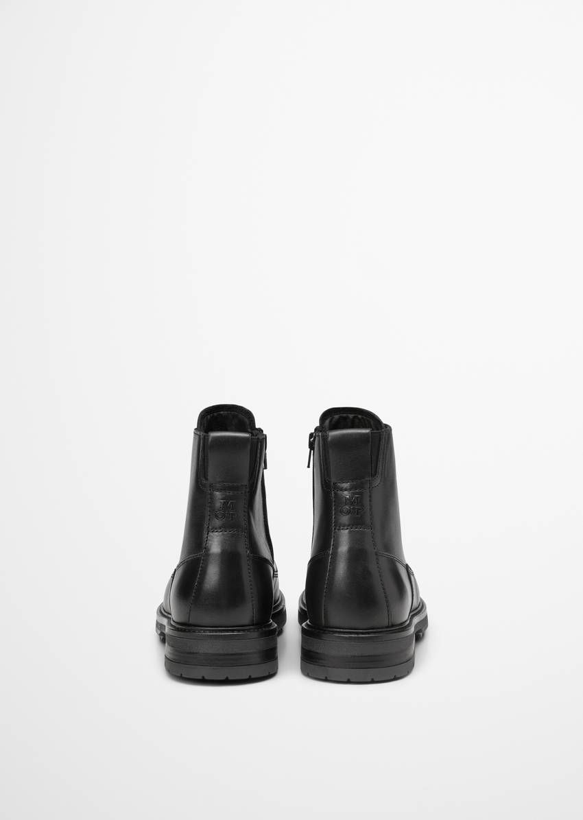 Lace-up boots made from fine suede cowhide