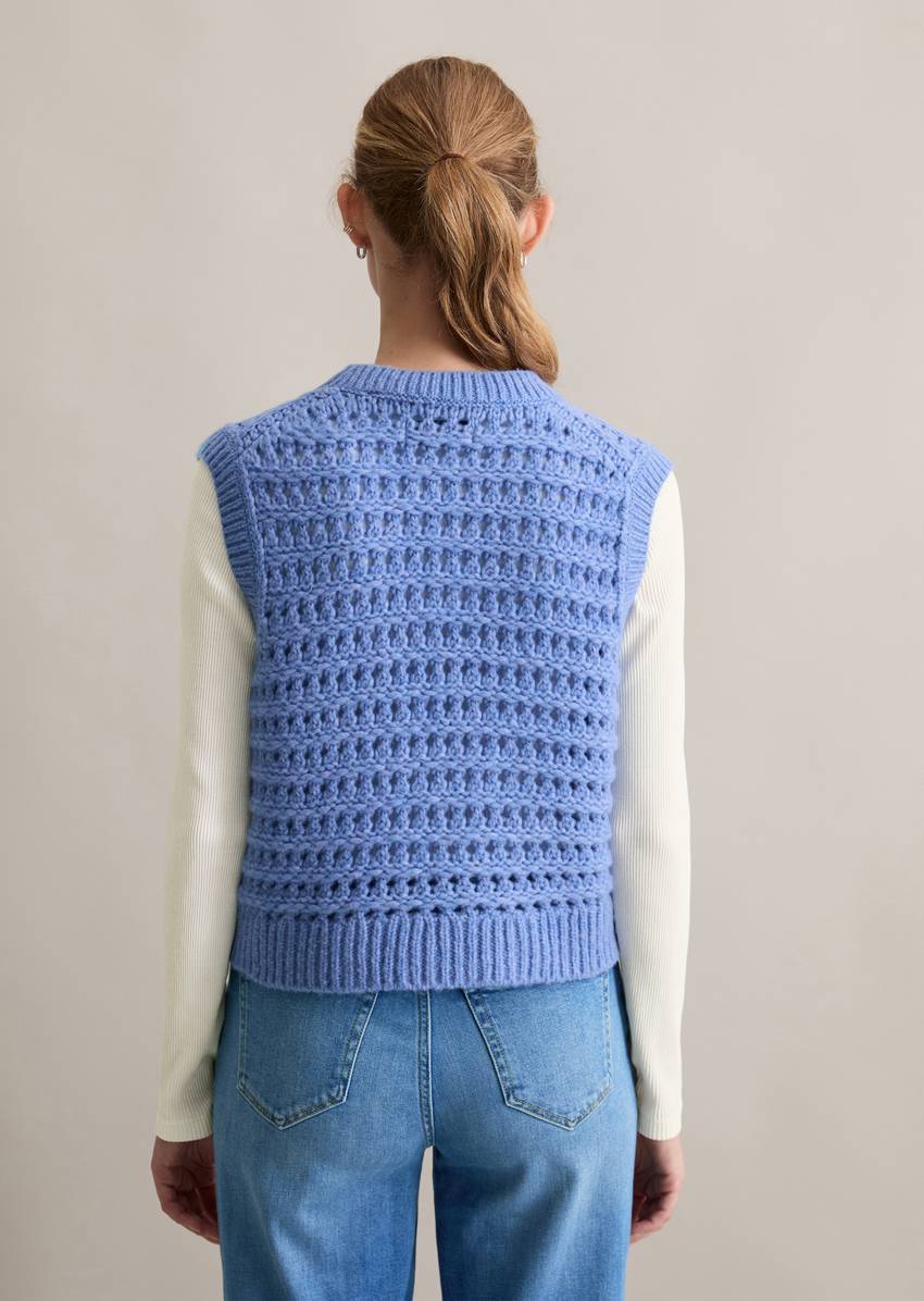 Sweater regular made from a soft virgin wool blend