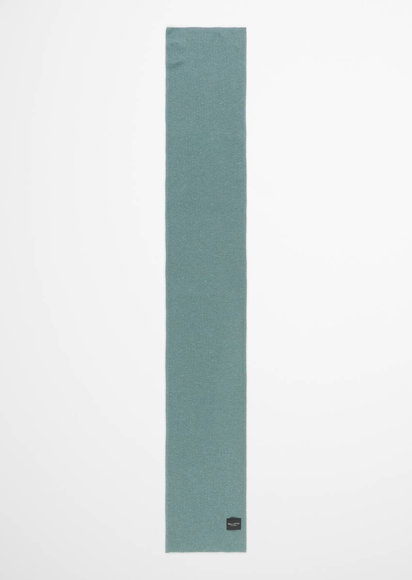 Knitted scarf made from a recycled sheep's wool mix