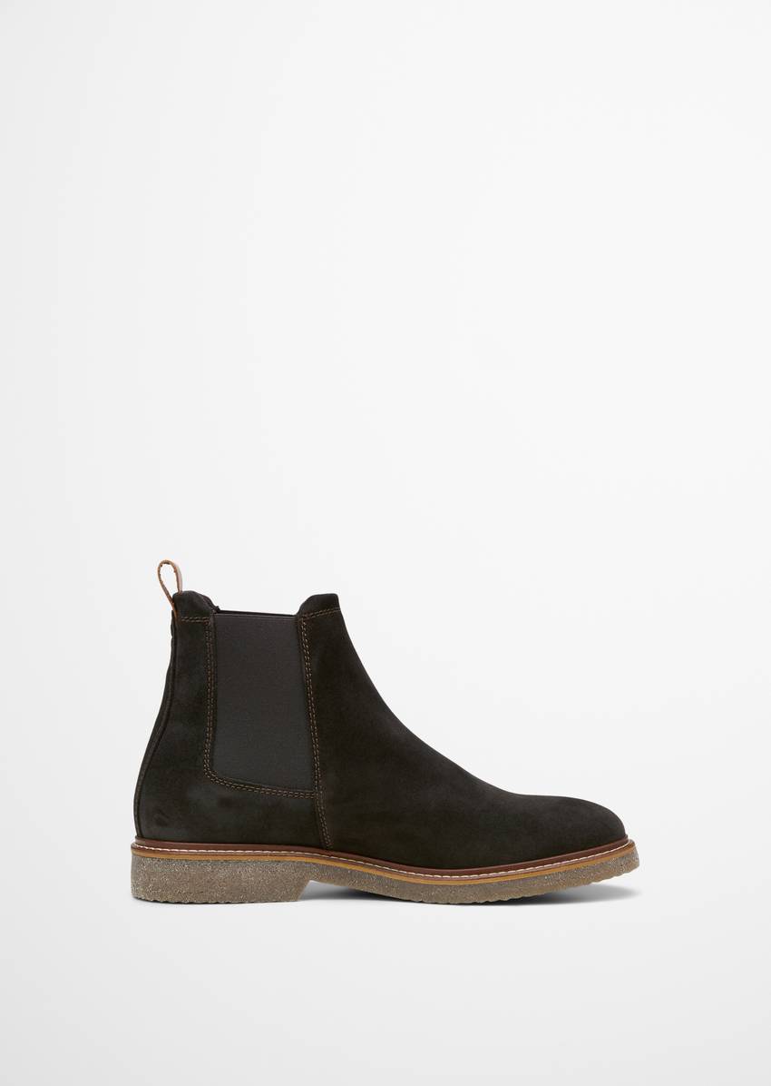 Chelsea boot model Linus made from soft suede cowhide