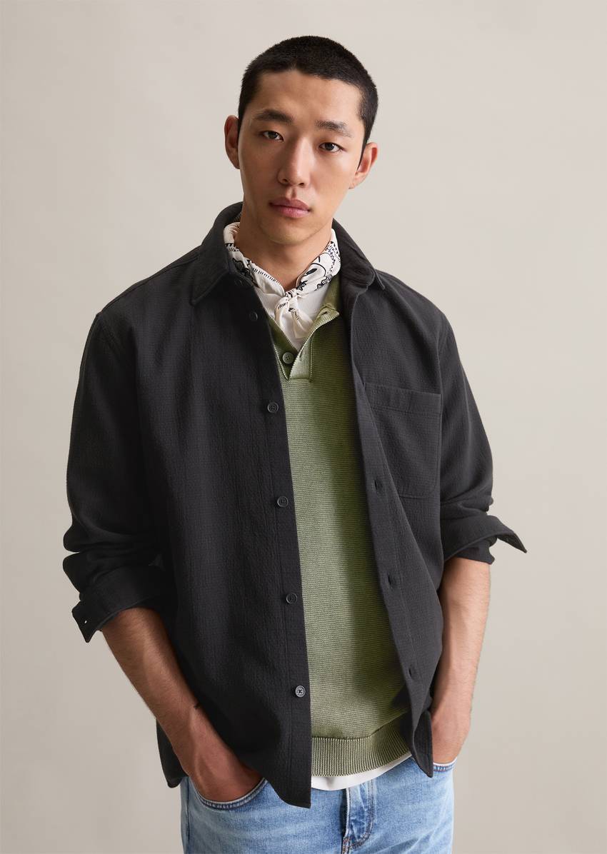 Regular shirt with fine structure