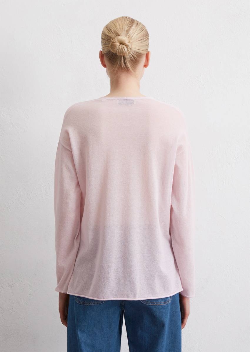 Fine knit sweater loose made from an organic cotton mix