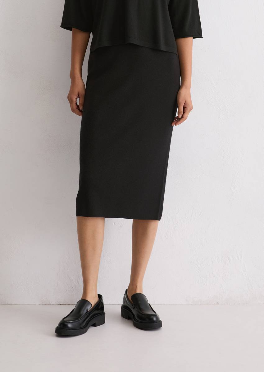 Rib knit skirt shaped made from a soft virgin wool blend