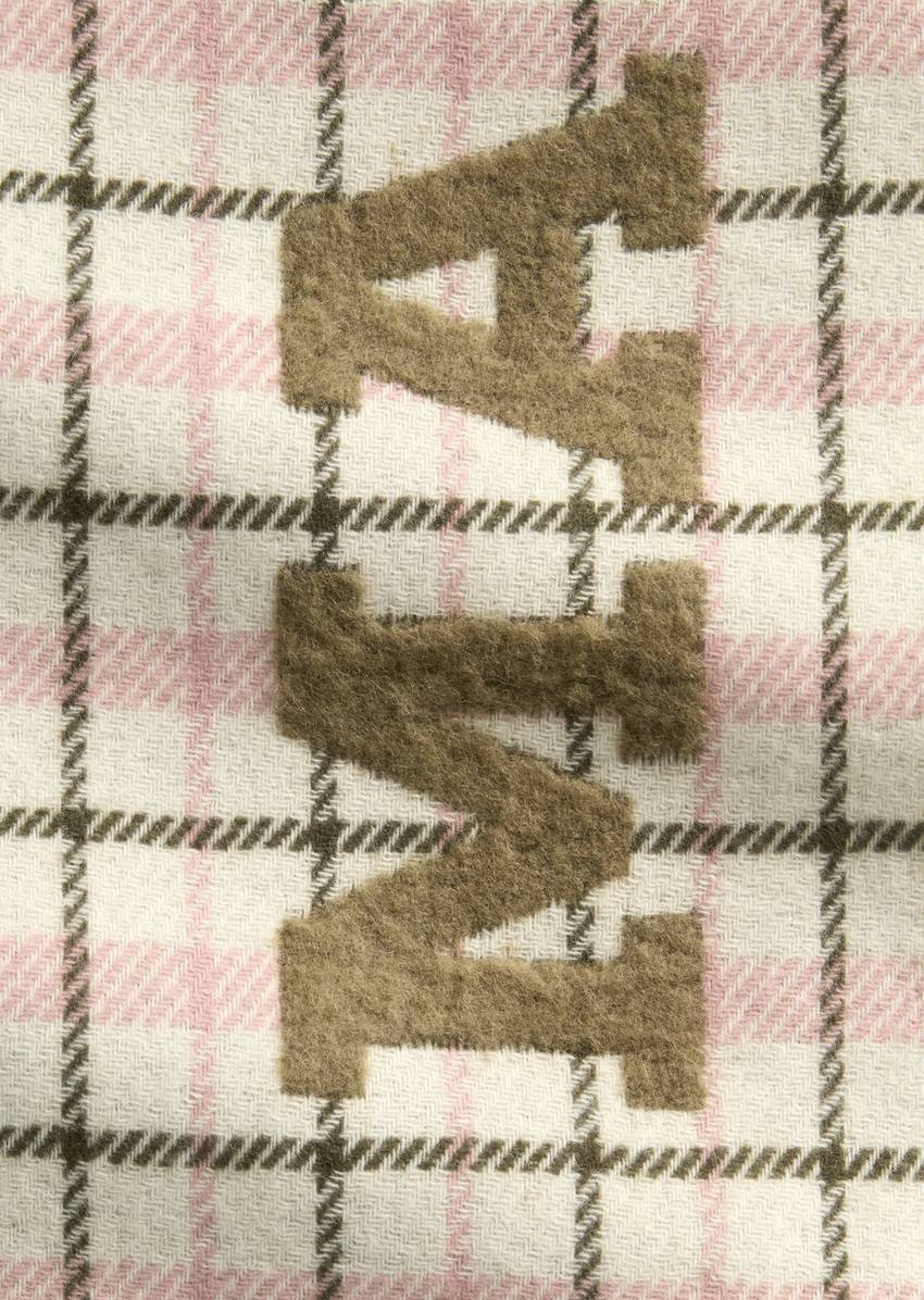 Logo scarf made from a soft virgin wool/alpaca wool blend