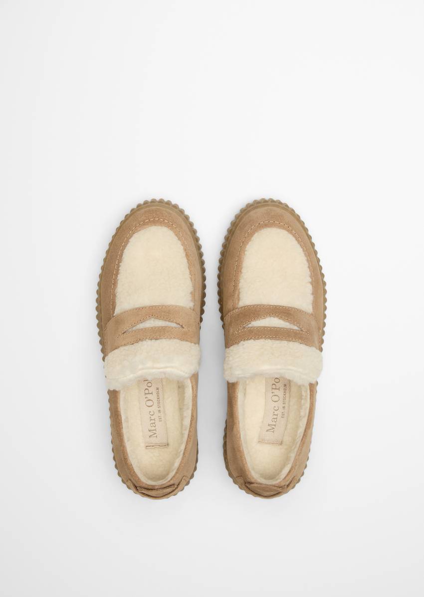 Platform loafer model Bianca with fluffy teddy lining