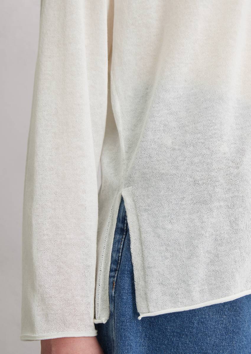 Fine knit sweater loose made from an organic cotton mix