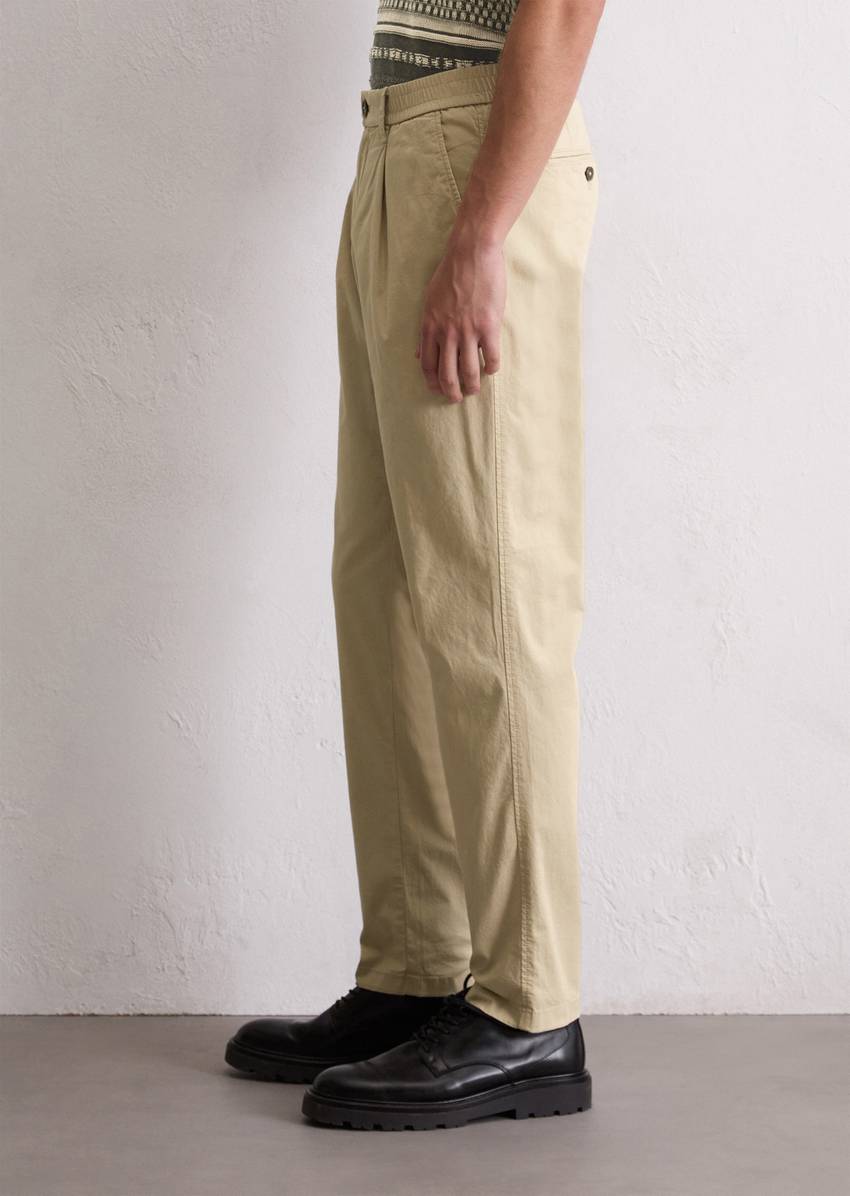 Pants model Morot jogger pleats made from organic cotton twill stretch