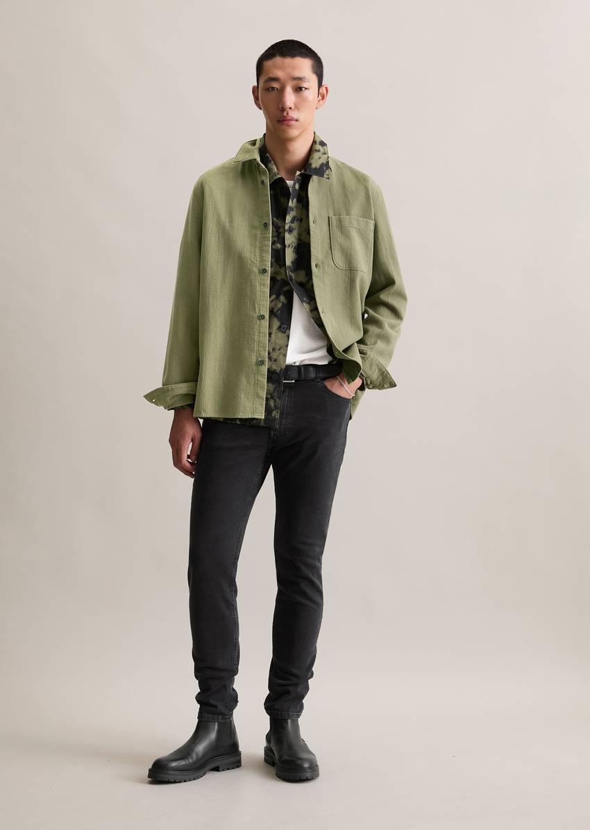 Regular shirt with fine structure