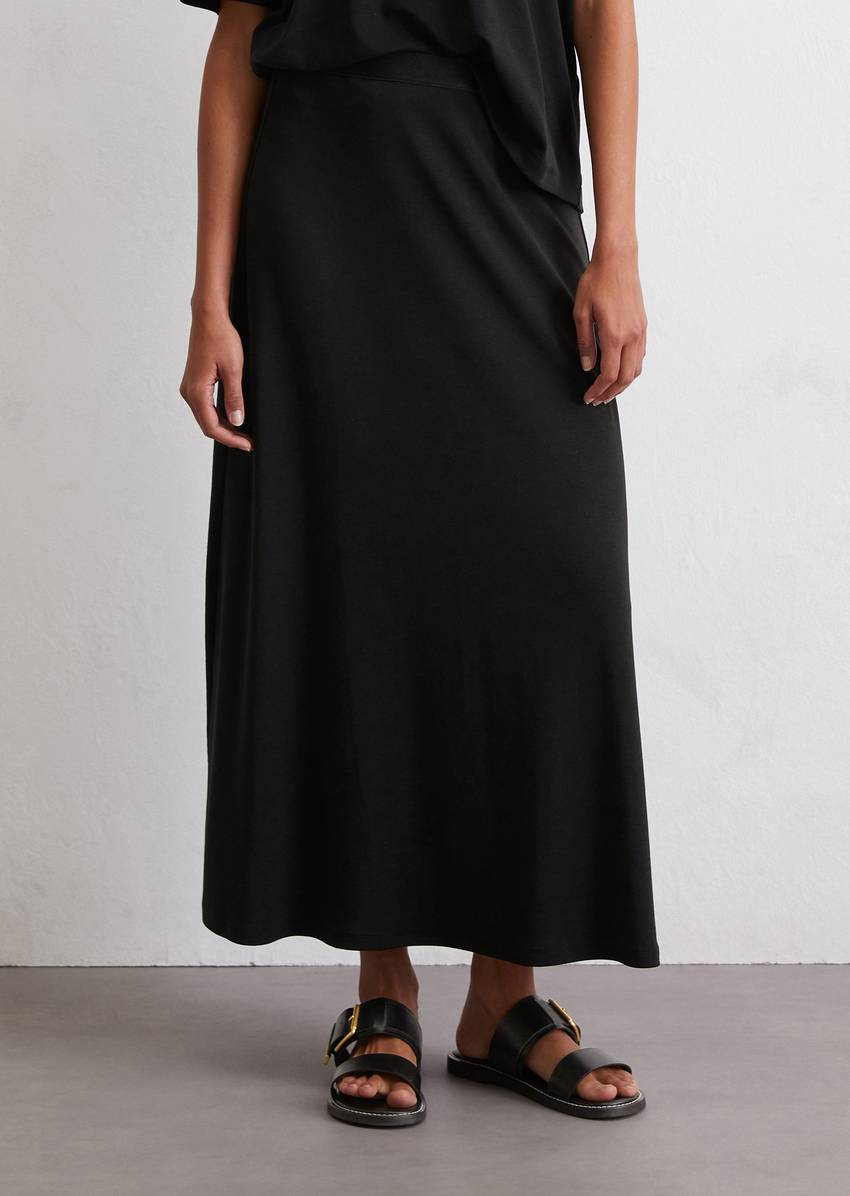 A-line jersey skirt made from a stretchy viscose blend