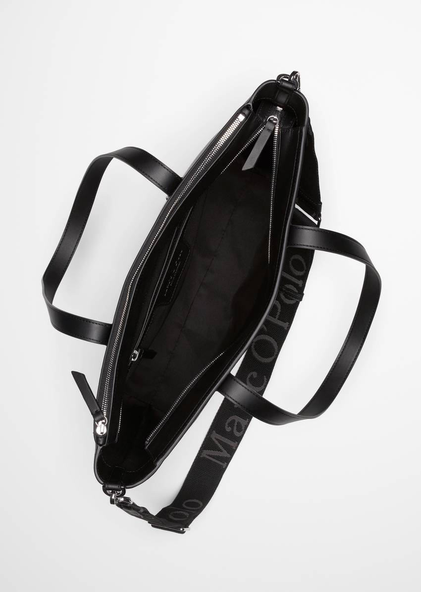 Shopper medium made from a leather alternative made from recycled polyester