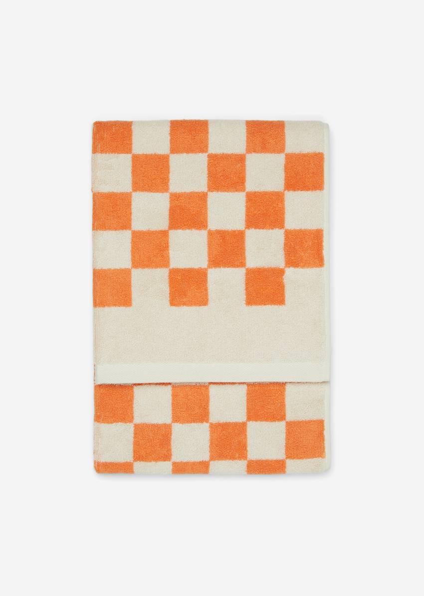 Guest towel Model Checker with jacquard check pattern