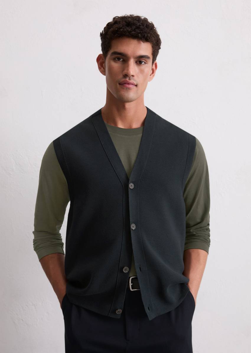 DfC knitted vest made from pure organic cotton