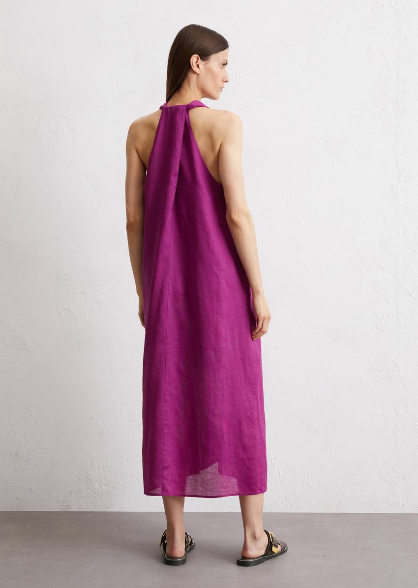 Sleeveless dress flared with draped back effect