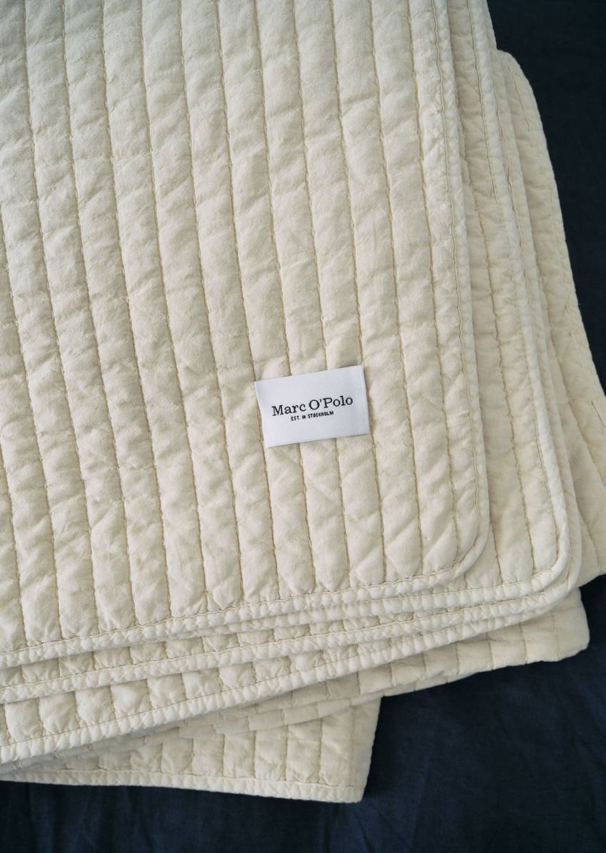 Bedspread model Soletta with recycled filling