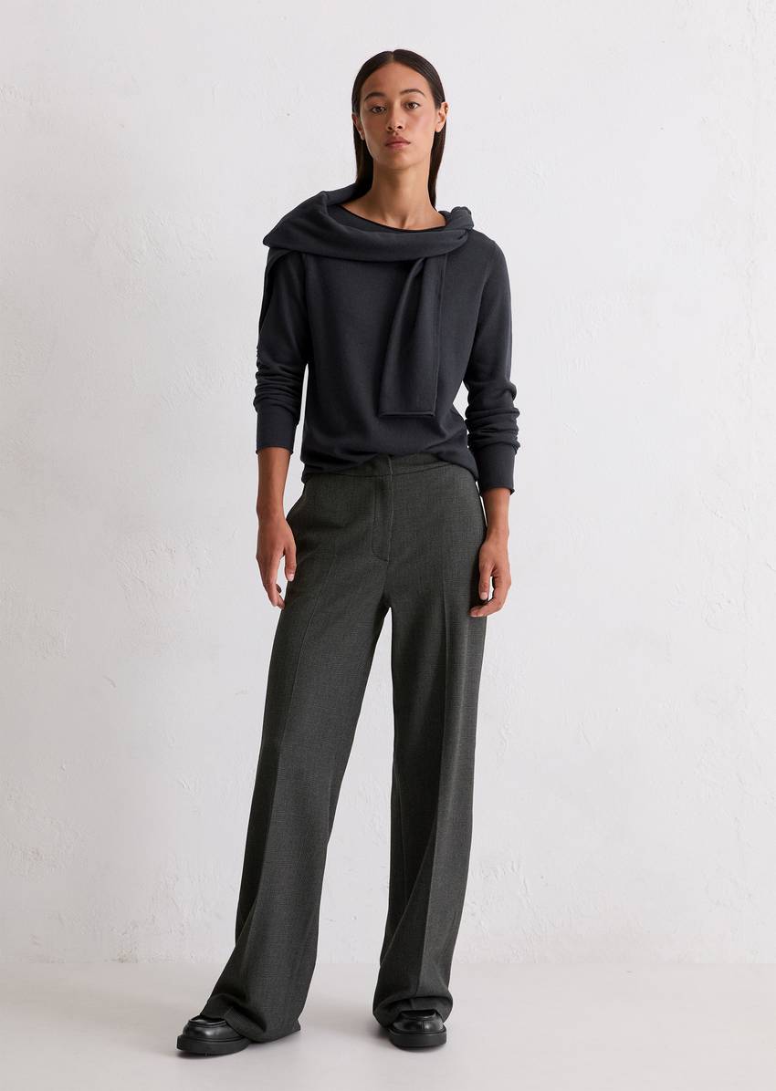 Regular fine knit sweater made from a soft virgin wool blend