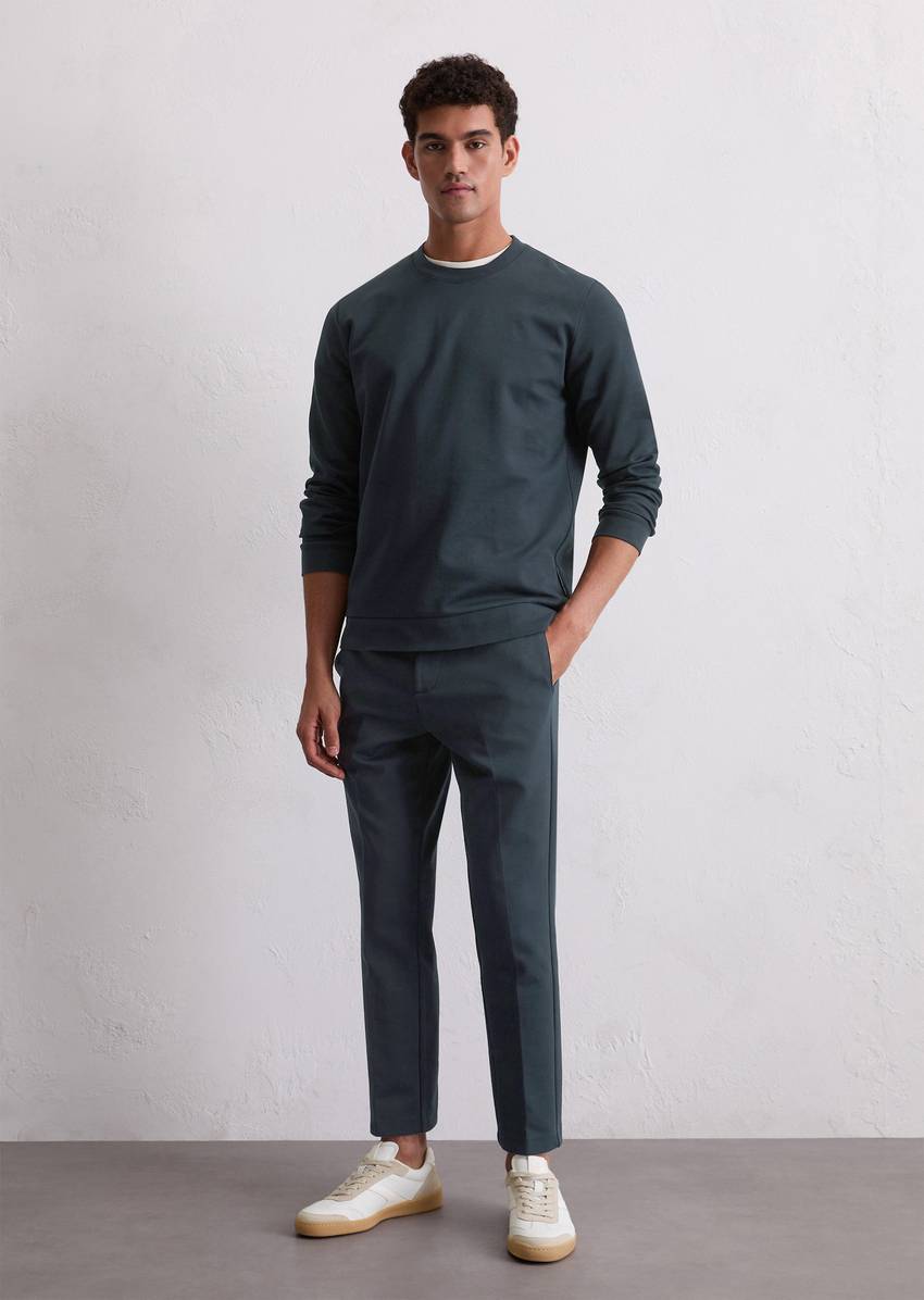 Regular sweatpants made from a stretchy organic cotton blend
