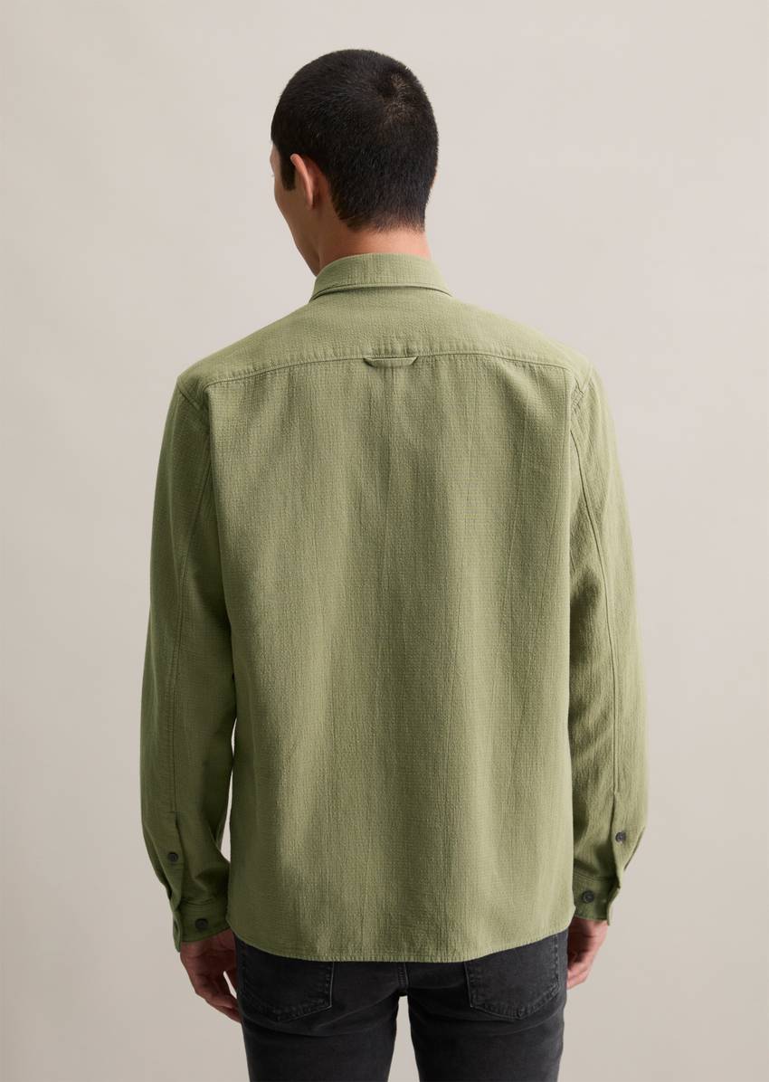 Regular shirt with fine structure