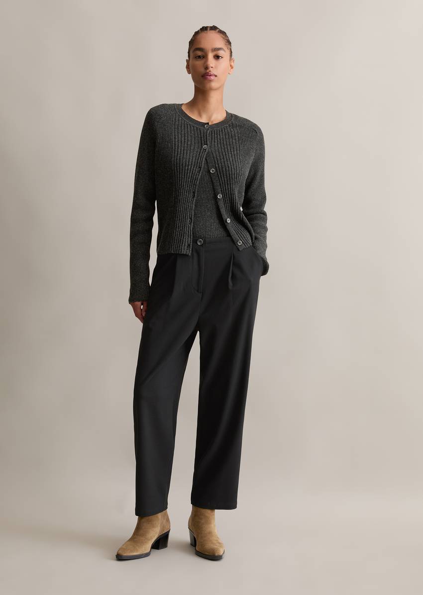 Pleated trousers loose tapered with recycled polyester and viscose