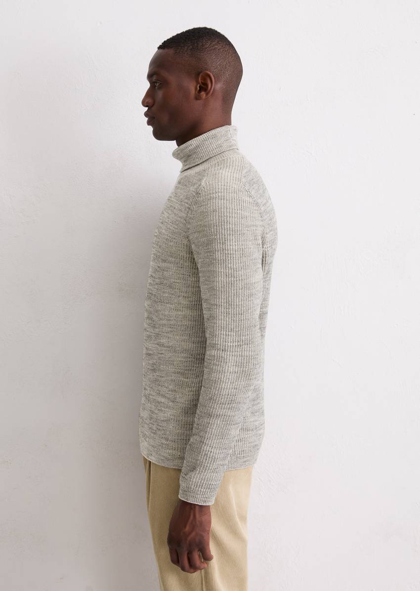 Regular turtleneck sweater made from a cotton/virgin wool blend
