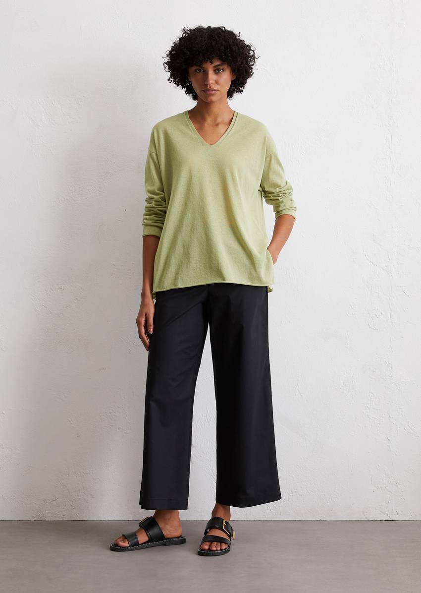 Fine knit sweater loose made from an organic cotton mix