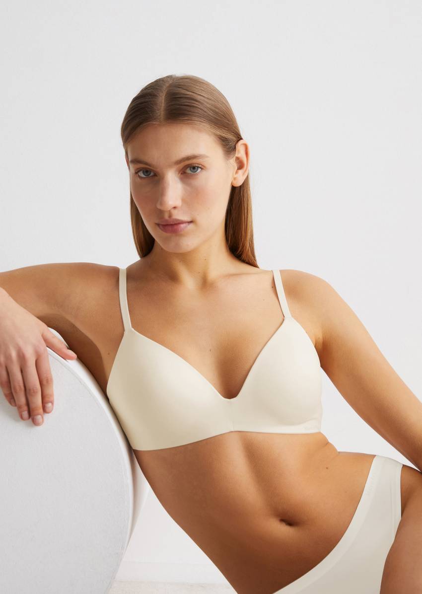 Underwired bra with padded cups