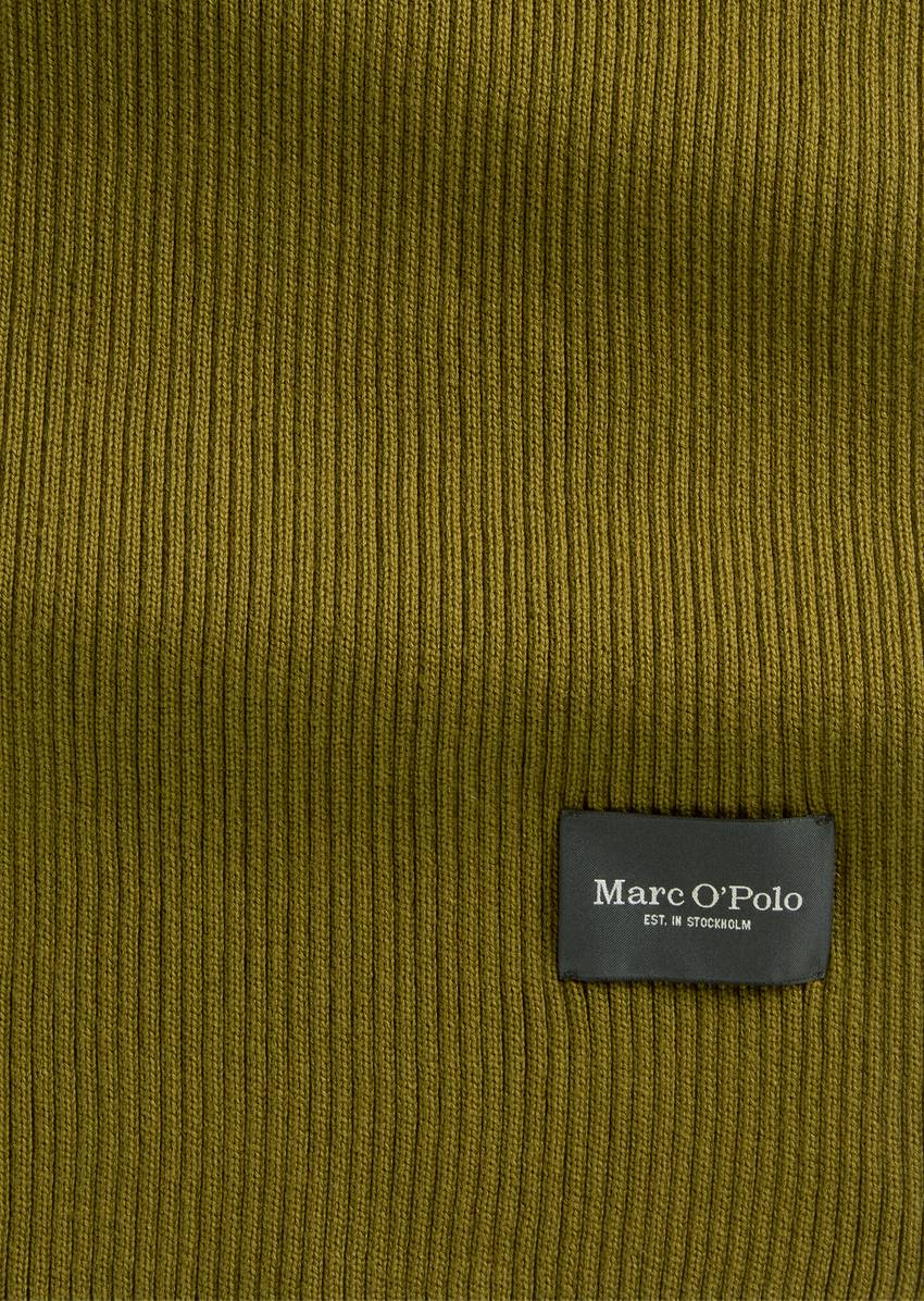 Knitted scarf made from pure organic cotton