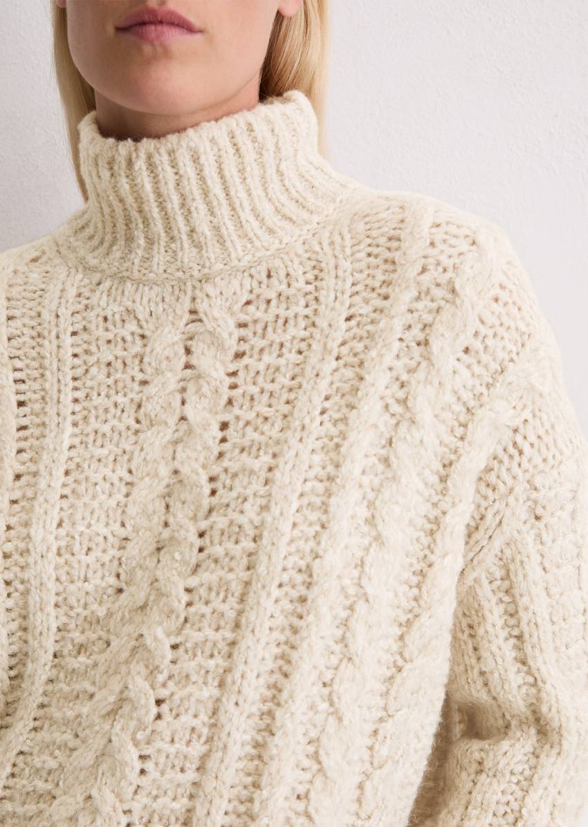 Cable knit oversized sweater made from a mix of alpaca wool, cotton and merino wool