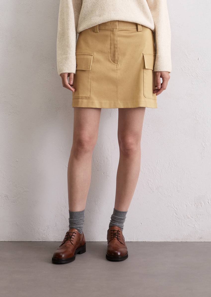 Cargo mini skirt shaped made from stretch twill