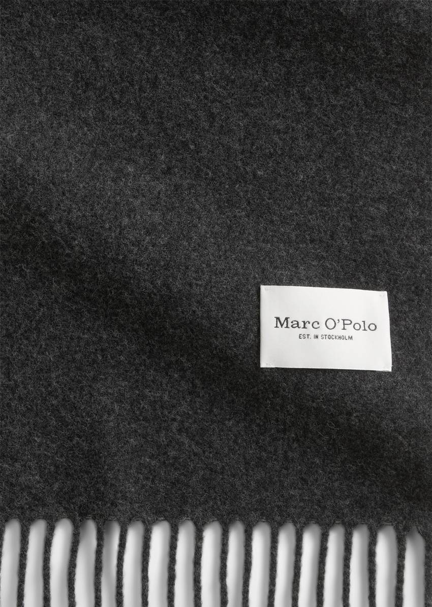 Scarf with fringes made from soft new wool