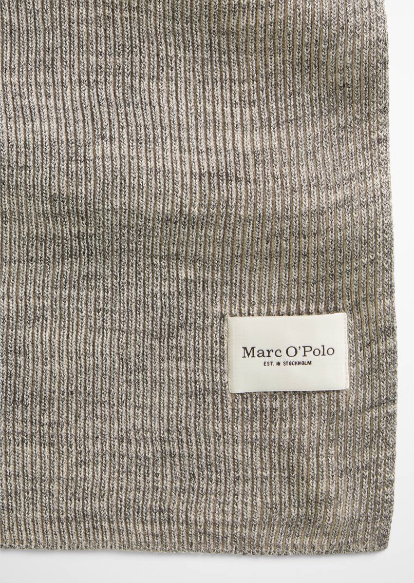 Scarf made from an organic cotton-sheep's wool mix