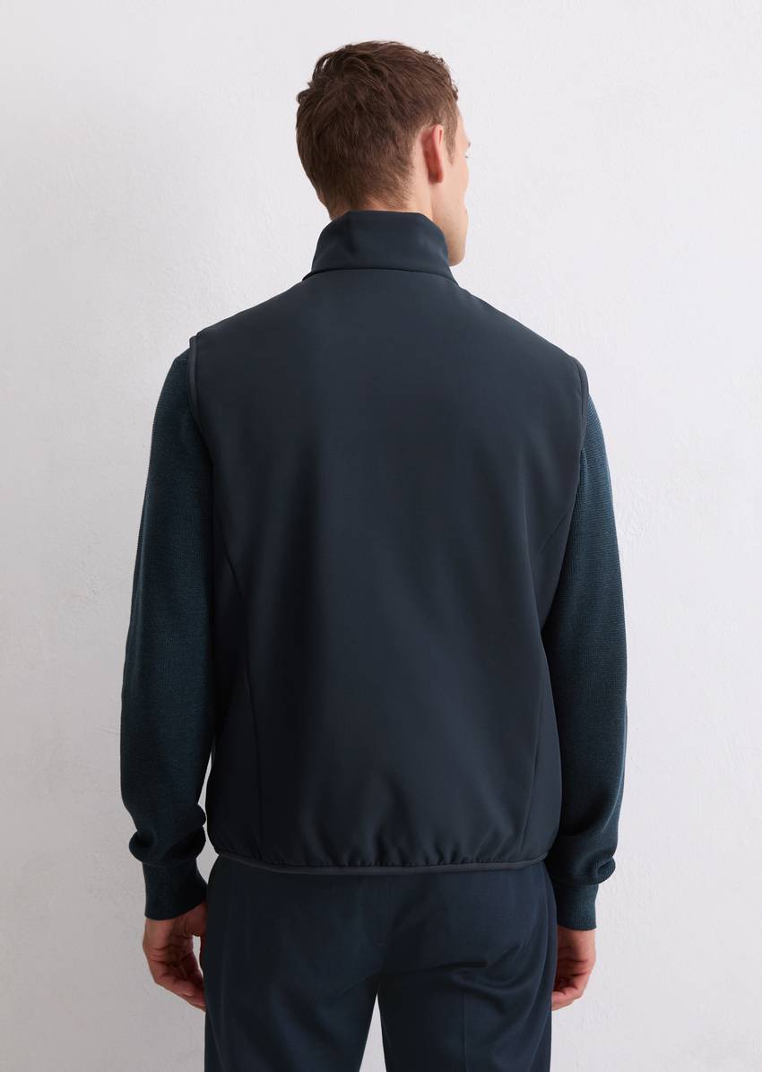 Reversible vest made from softshell and quilting