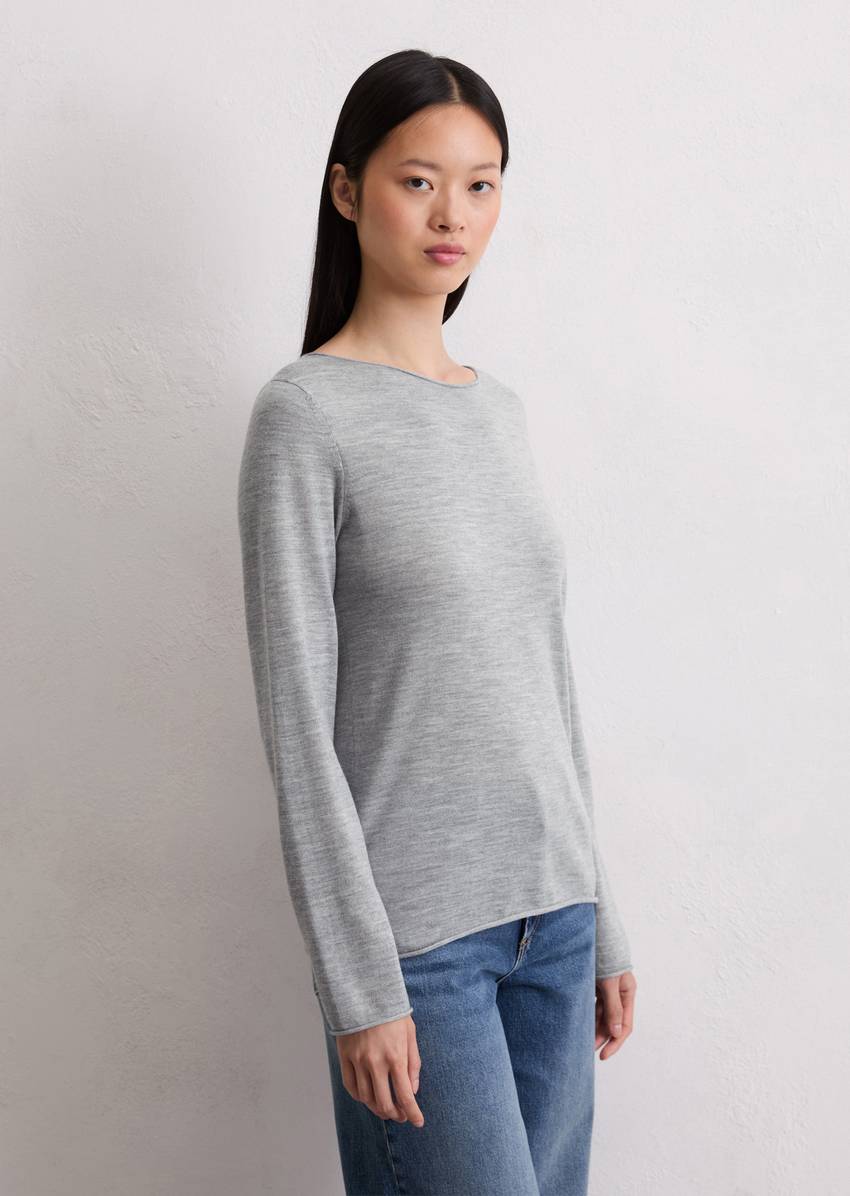 Knitted sweater slim made from soft merino wool