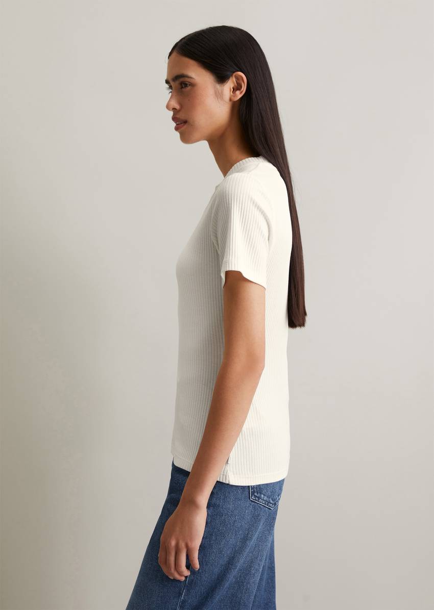 Ribbed jersey T-shirt slim Made from a stretchy organic cotton blend