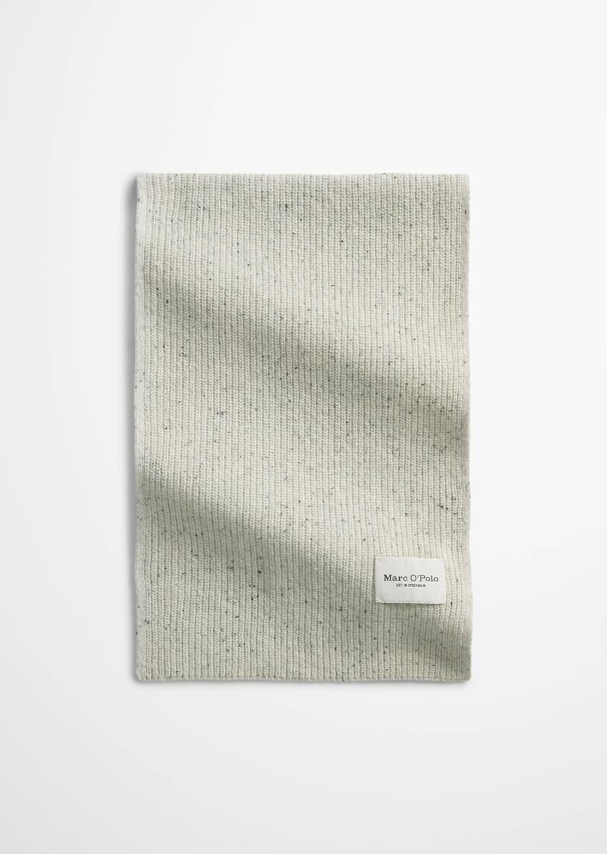 Knitted scarf made from a recycled sheep's wool mix