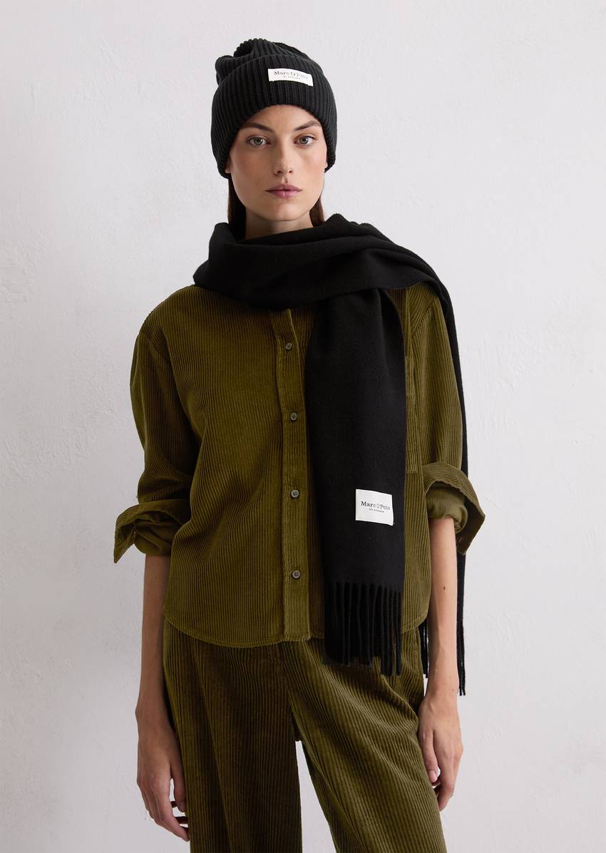 Scarf with fringes made from soft new wool