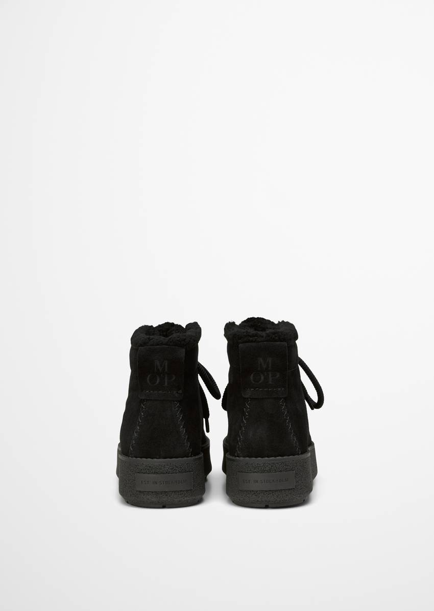 Lace-up model Pia with fluffy warm lining