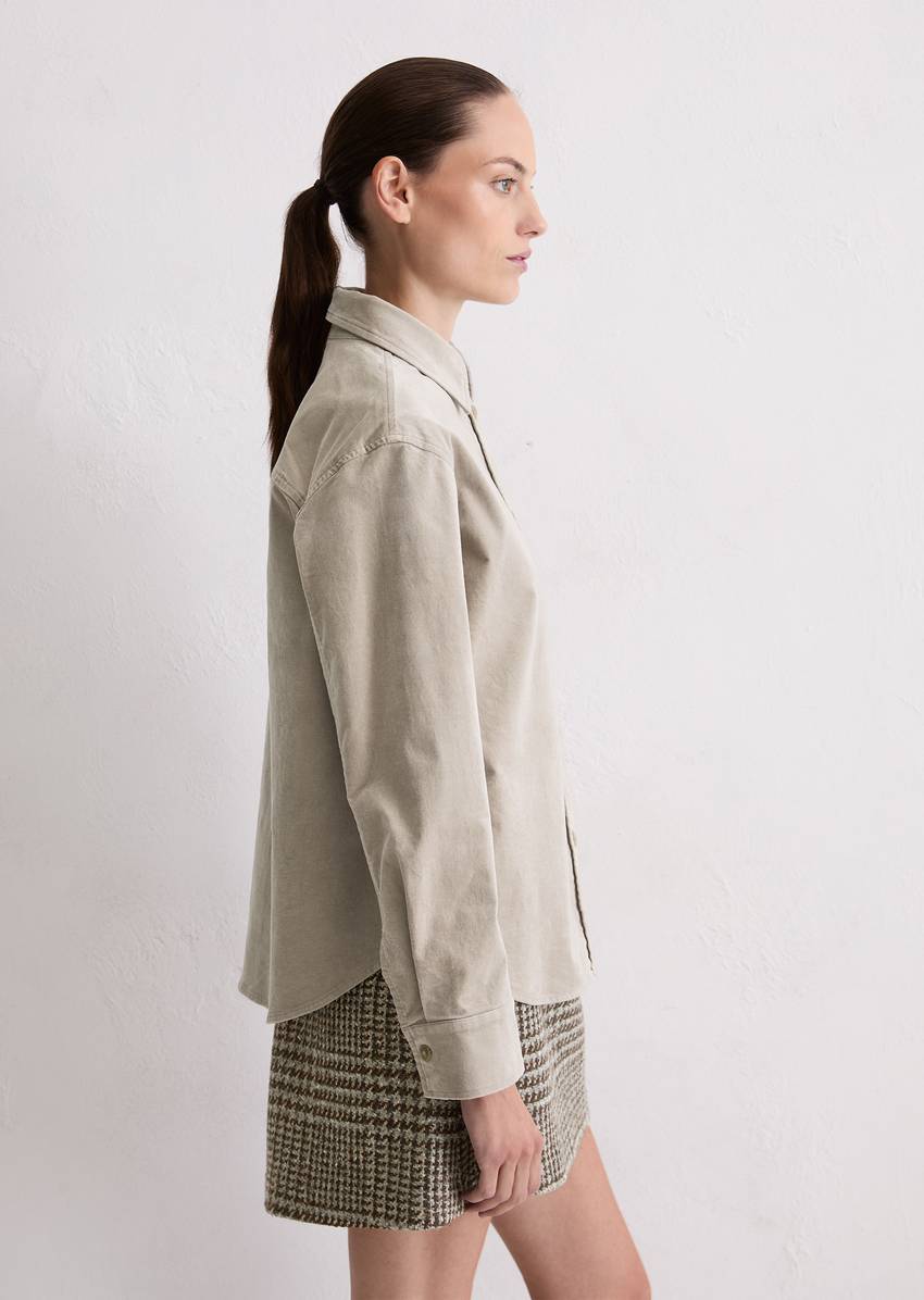 Relaxed velvet overshirt made from organic cotton stretch