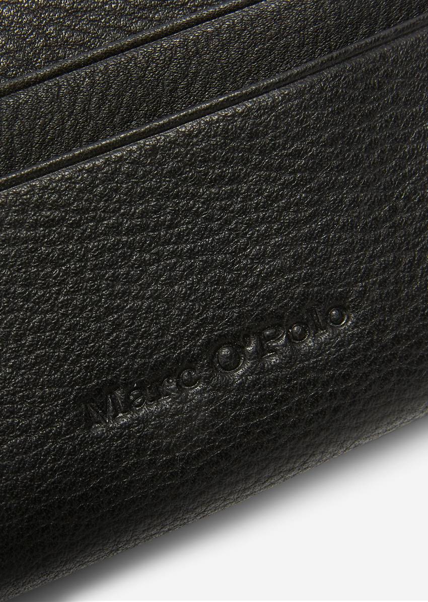 Zip purse Made of high-quality leather material