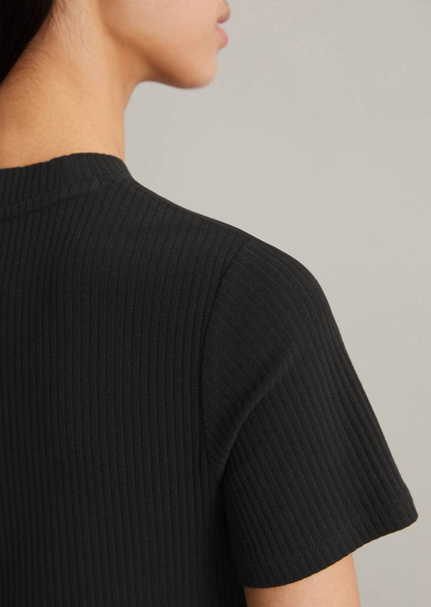 Ribbed jersey T-shirt slim Made from a stretchy organic cotton blend